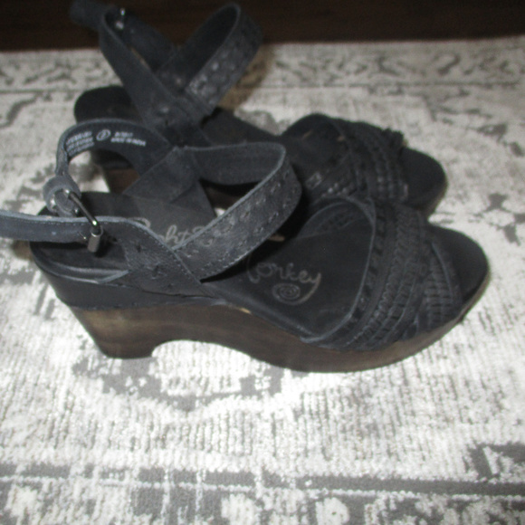 Naughty Monkey Black Sandals - Picture 4 of 5